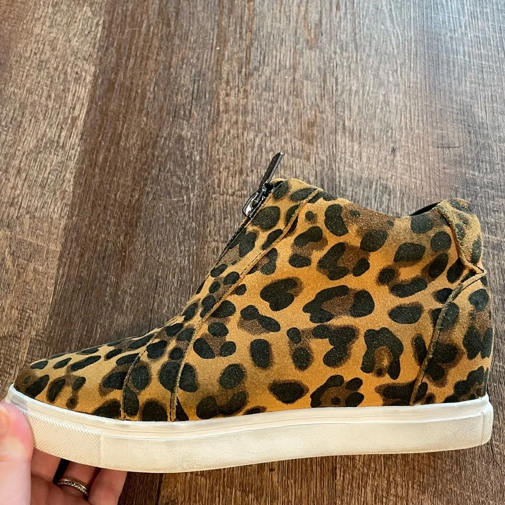 Blondo Glenda Leopard Waterproof Suede Zip Up Wedge Heel Sneaker Bootie Size 6.5 - Picture 9 of 14